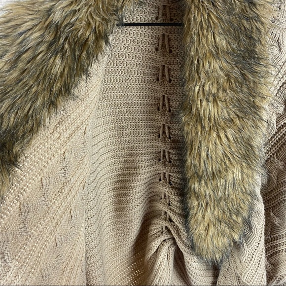 Altar'd State Forever Flurry Tan Faux Fur Collar Cardigan Sweater Size Small - Picture 5 of 13